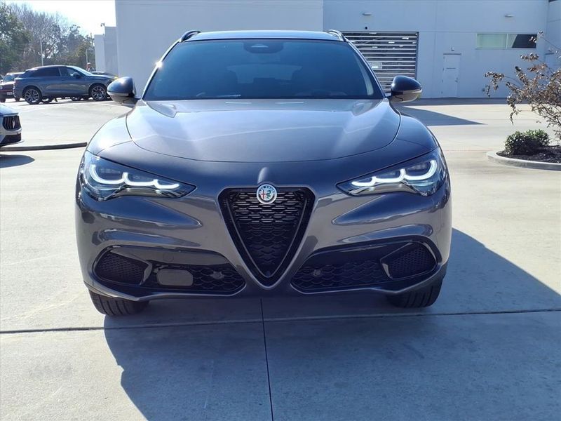 New 2026 Alfa Romeo Stelvio AwdImage 4