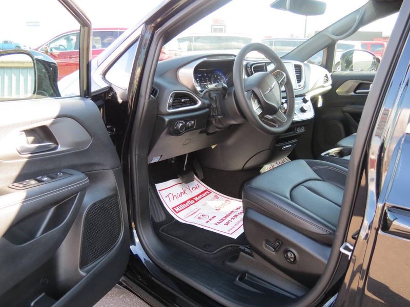 New 2025 Chrysler Voyager LX 4dr Mini VanImage 7
