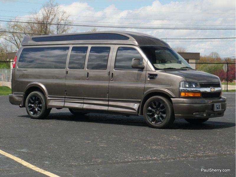 2023 Chevrolet Express Image 6