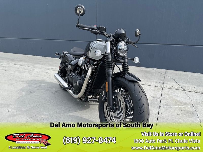 2024 Triumph BONNEVILLE BOBBER  in a JET BLACK/ASH GRAY exterior color. Del Amo Motorsports of South Bay (619) 547-1937 delamomotorsports.com 