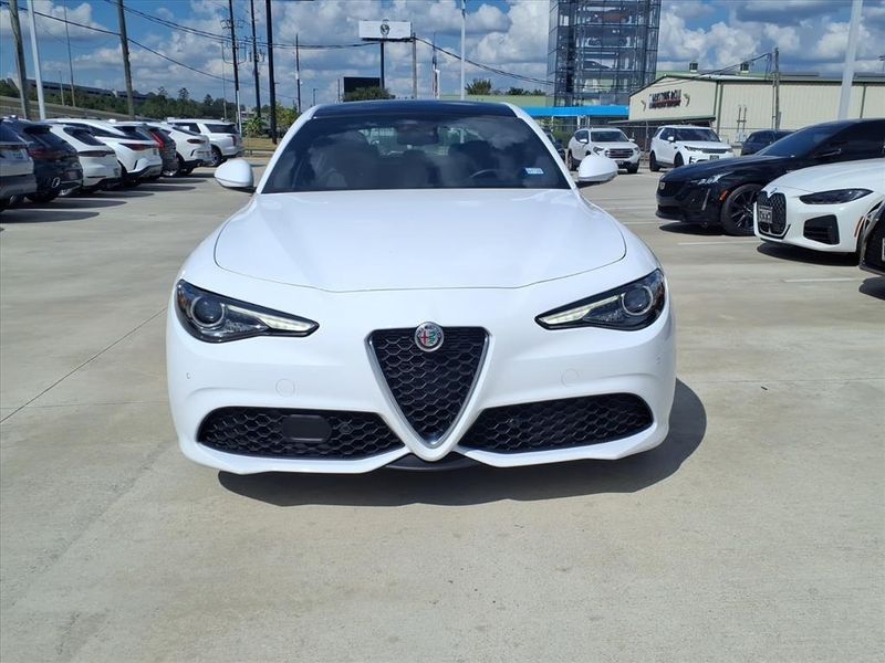 Used 2022 Alfa Romeo Giulia TiImage 9