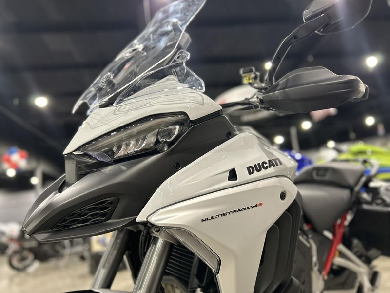 2024 Ducati MULTISTRADA V4 S TRAVEL & RADAR SPOKED WHEELS - DEMO Image 12