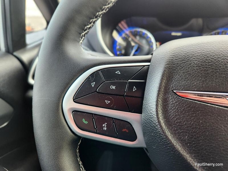 New 2026 Chrysler Pacifica Select