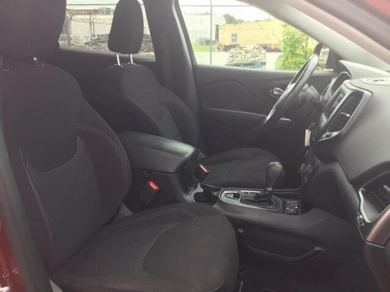 Used 2019 Jeep Cherokee LatitudeImage 18