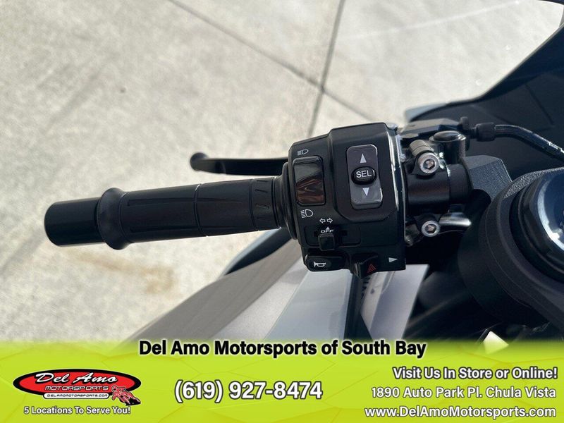 New 2025 Kawasaki NINJA ZX-6R ABS Image 3