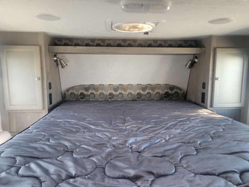 Used 2025 WOLF CREEK 890 Image 6