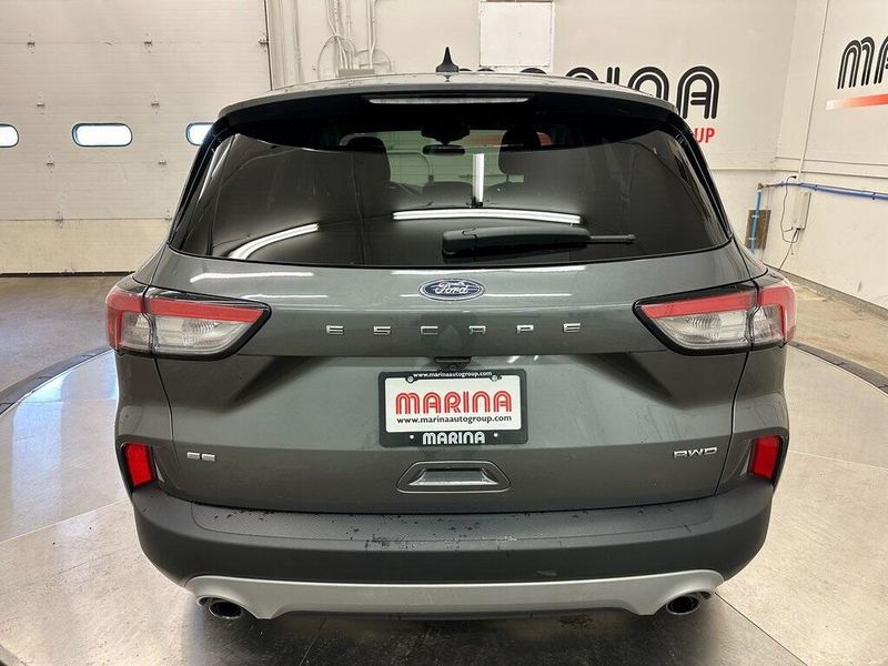 2021 Ford Escape SEImage 12