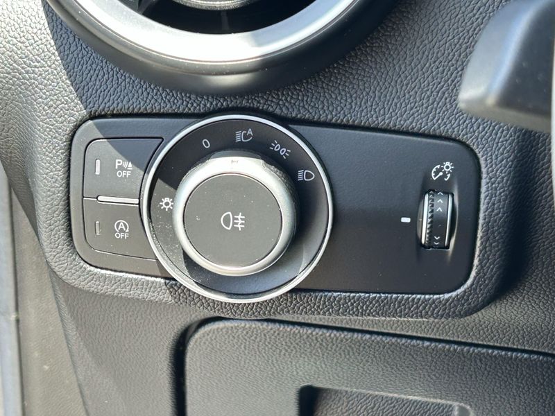 2019 Alfa Romeo Stelvio Image 31