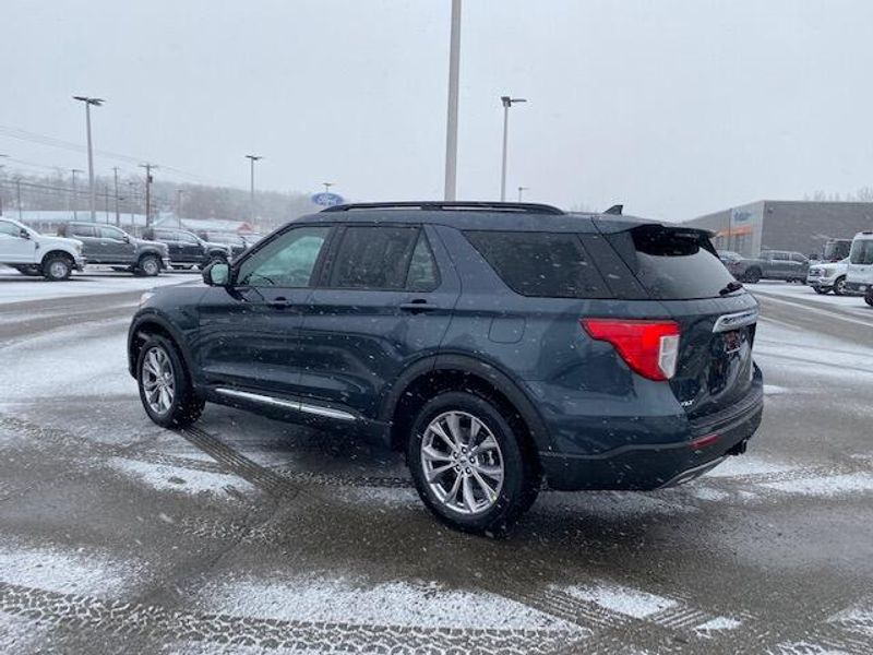2022 Ford Explorer XLT photo 3