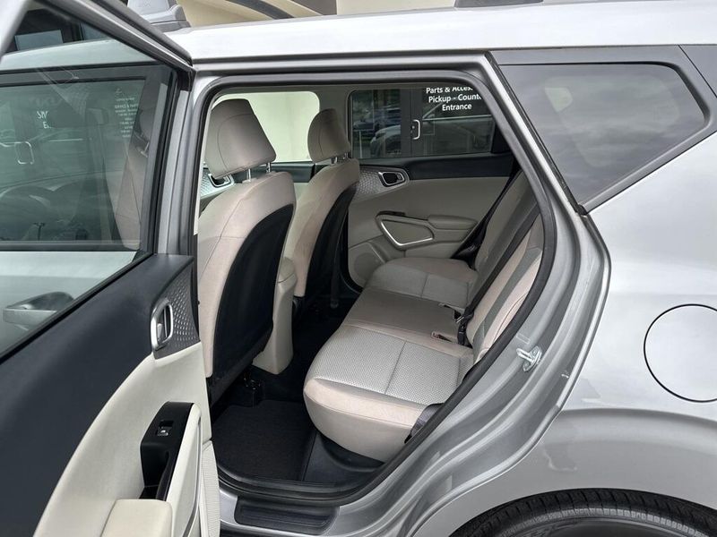 2023 Kia Soul LXImage 21