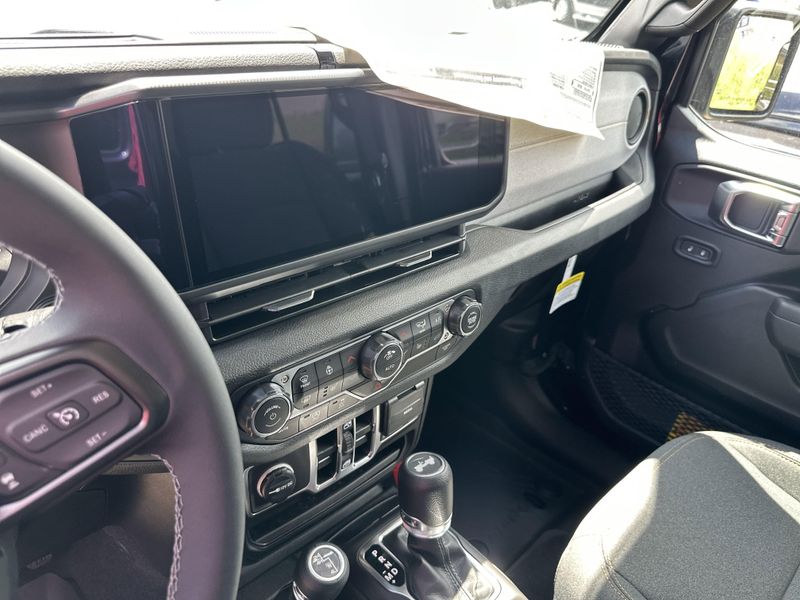 New 2025 Jeep Wrangler 4-door Sport SImage 23