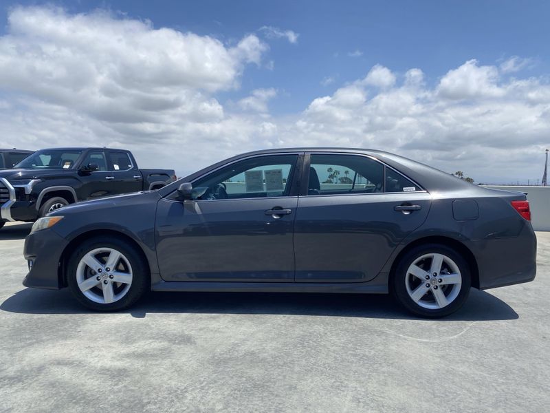 2012 Toyota Camry SEImage 6