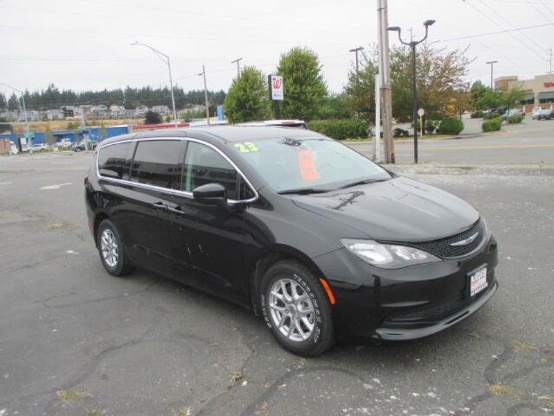 Used 2023 Chrysler Voyager LXImage 5