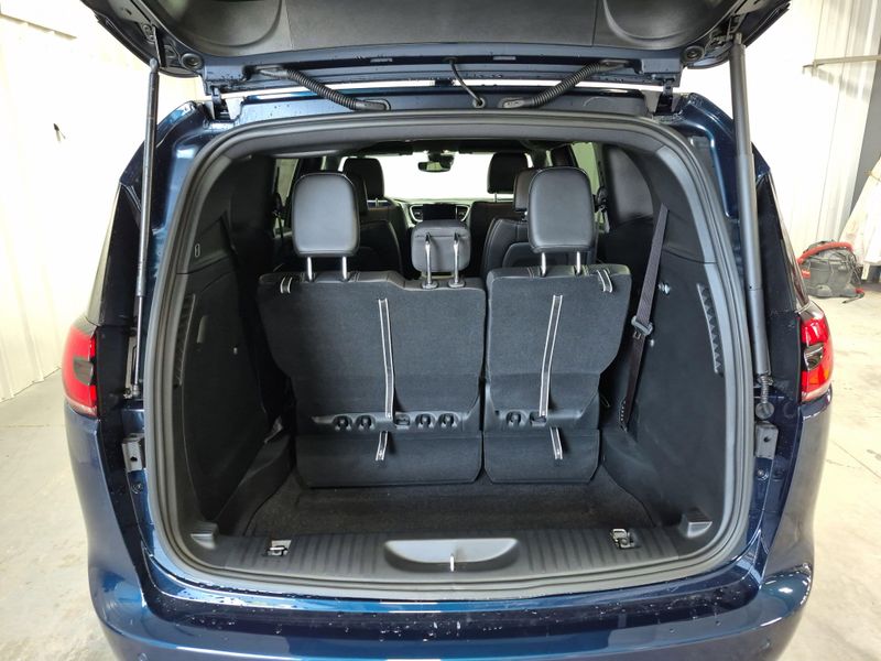 New 2025 Chrysler Pacifica SelectImage 13