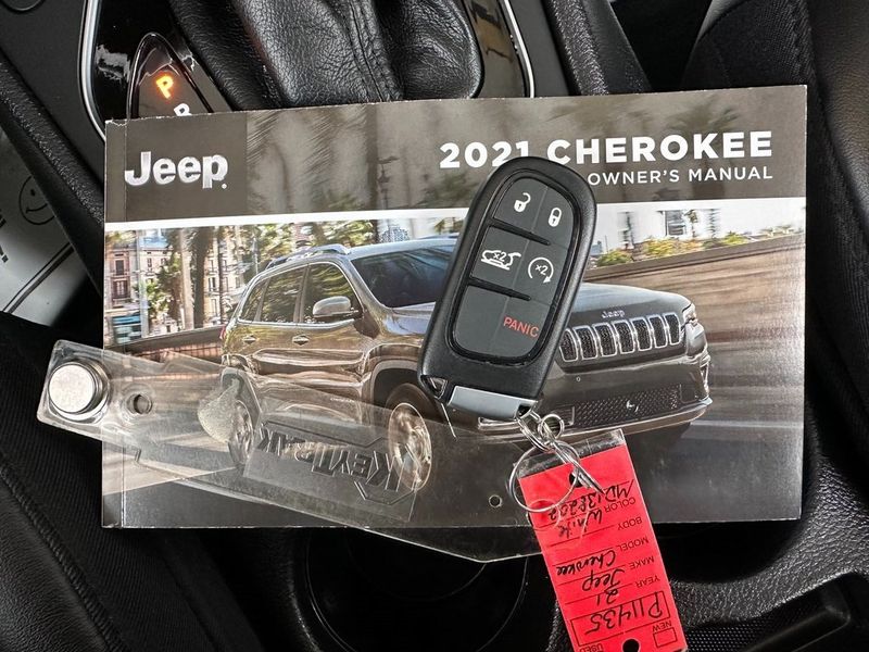 2021 Jeep Cherokee LimitedImage 8