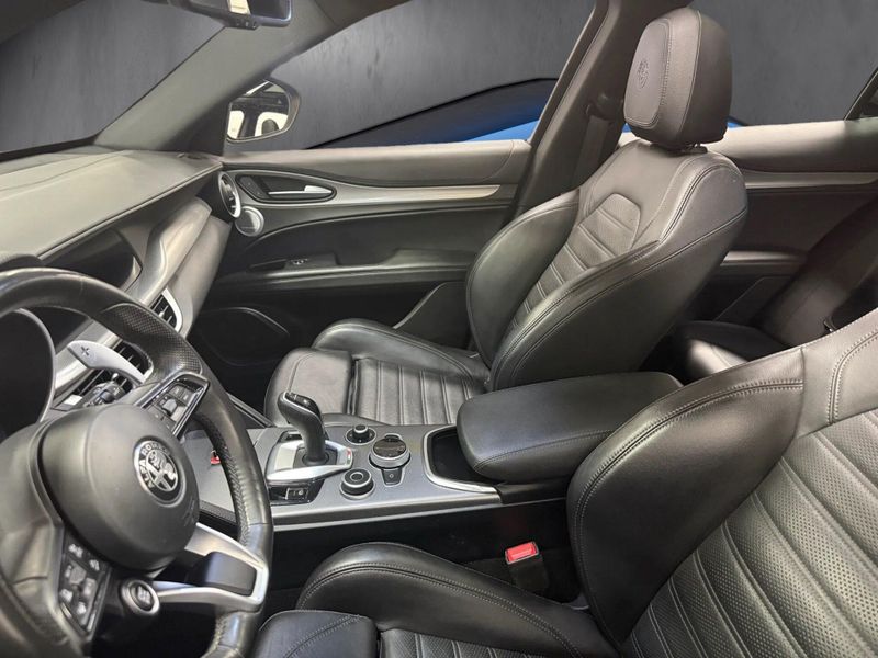 Used 2023 Alfa Romeo Stelvio VeloceImage 3