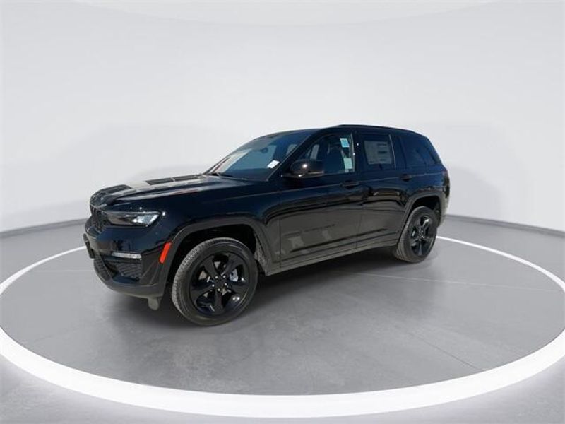 2025 Jeep Grand Cherokee Limited photo 2