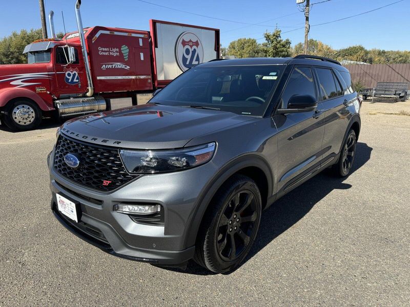2024 Ford Explorer STImage 4
