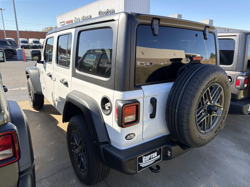 New 2026 Jeep Wrangler 4-door Sport SImage 9