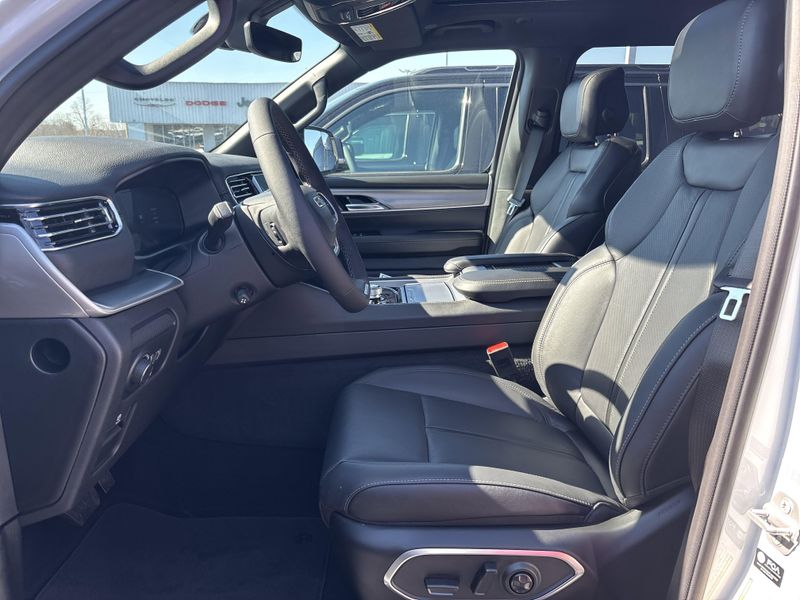 2026 Jeep Grand Wagoneer Limited Altitude 4x4Image 34