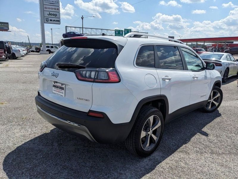 2019 Jeep Cherokee Limited FwdImage 5