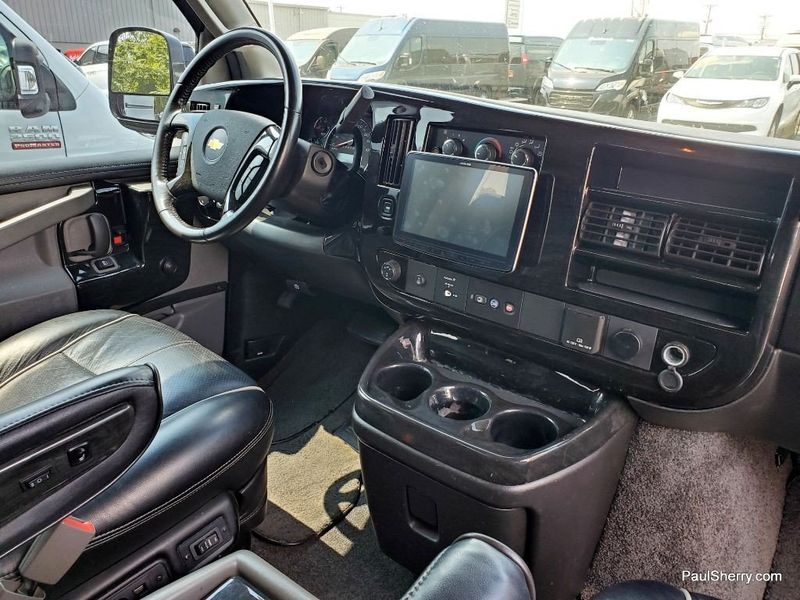 2018 Chevrolet Express 2500 Image 17