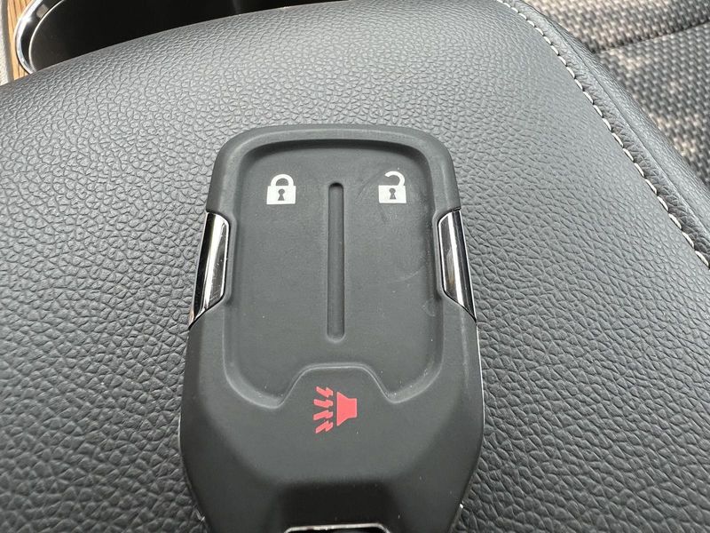 Used 2023 GMC Acadia SLE