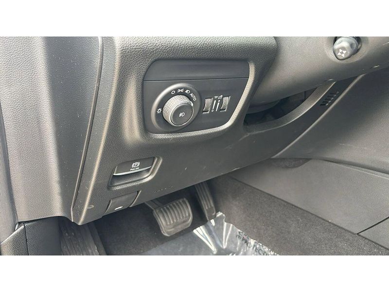 Used 2022 Jeep Grand Cherokee OverlandImage 10