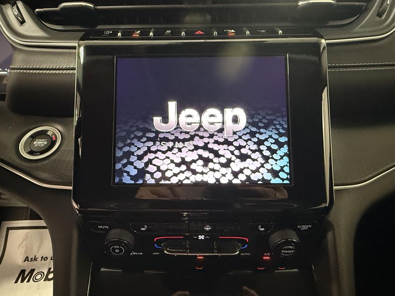 Used 2023 Jeep Grand Cherokee LaredoImage 28