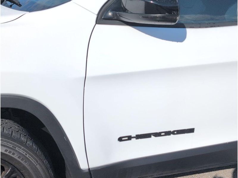 2023 Jeep Cherokee Altitude LuxImage 10