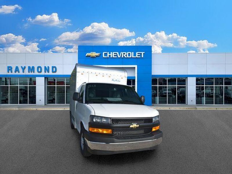 New 2026 Chevrolet Express 3500 Work VanImage 9