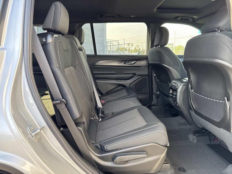 New 2026 Jeep Grand Cherokee L Laredo X 4x2