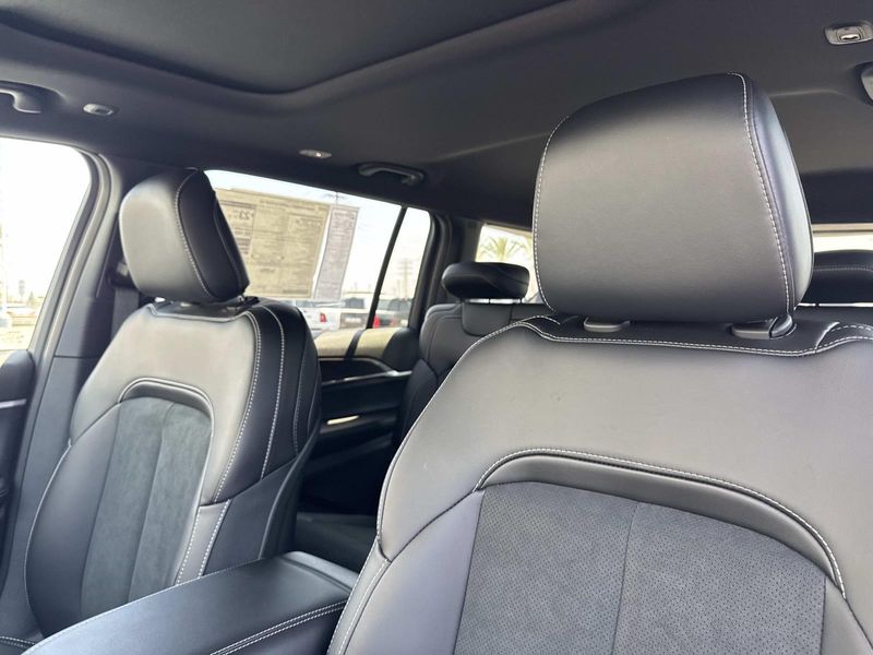 New 2026 Jeep Grand Cherokee L Laredo Altitude 4x2