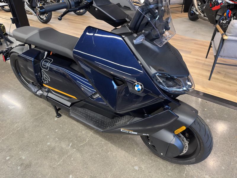 2024 BMW CE 04 - IMPERIAL BLUE METALLIC 