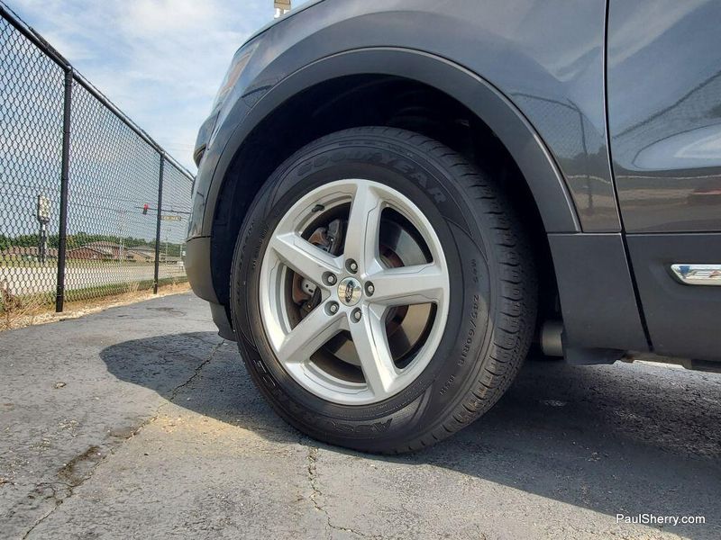 Used 2017 Ford Explorer XLTImage 14