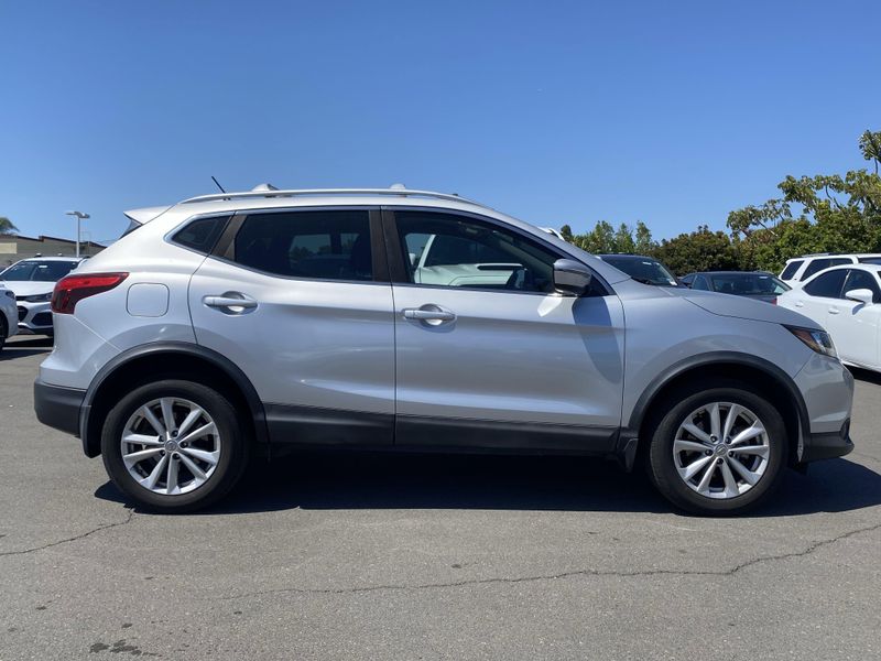2017 Nissan Rogue Sport SVImage 2