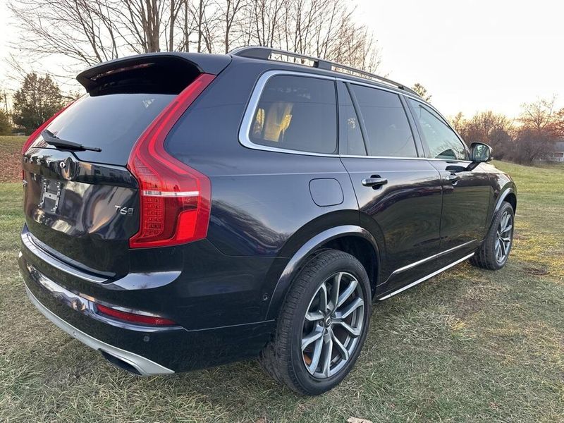 2017 Volvo XC90 T6 Momentum photo 3