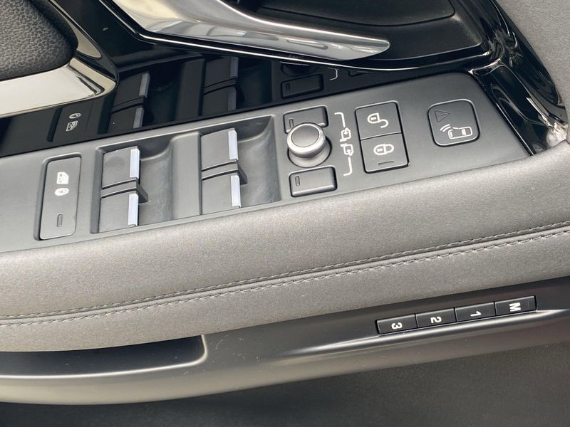 Used 2020 Land Rover Range Rover Evoque SEImage 20