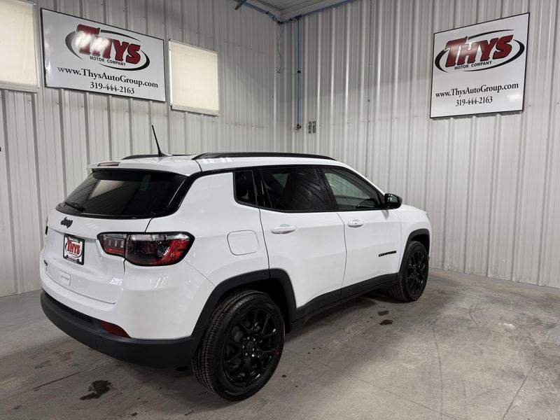 New 2026 Jeep Compass Latitude Altitude 4x4Image 3