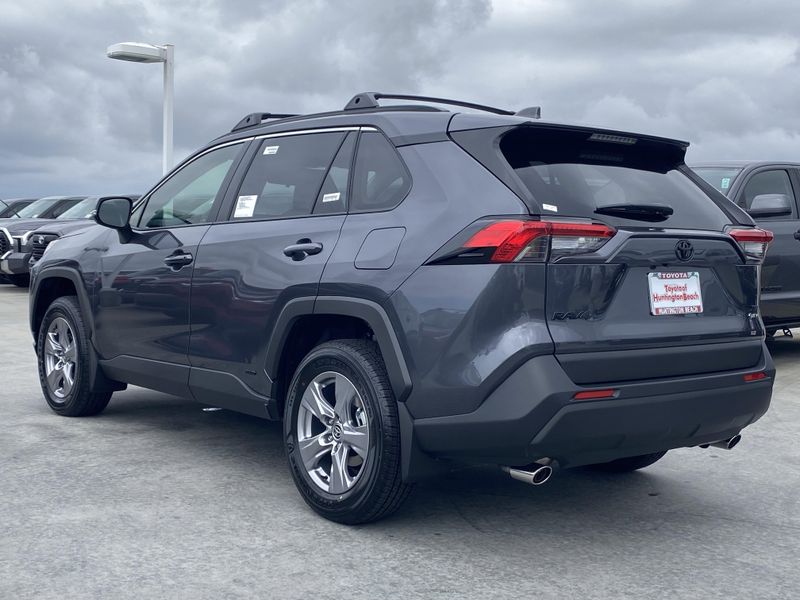 New 2025 Toyota RAV4 Hybrid XLEImage 5