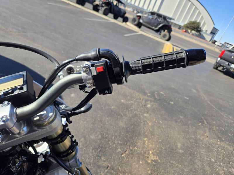 USED 2019 SUZUKI DRZ400SML9 CA BASE Image 18