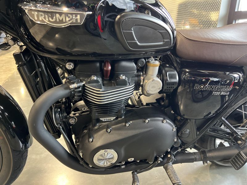 2018 Triumph Bonneville T120Image 5