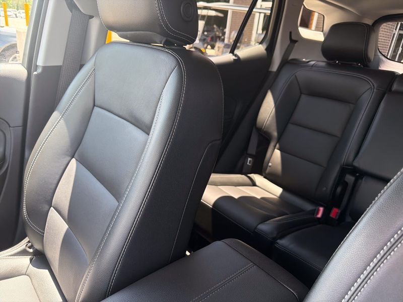Used 2024 GMC Terrain SLTImage 48