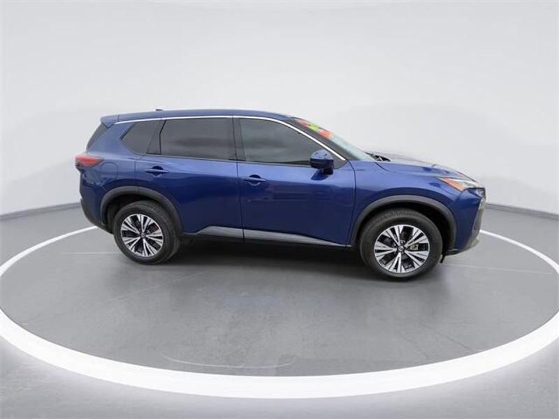 2021 Nissan Rogue SVImage 9