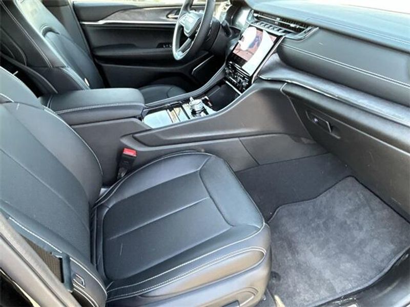 New 2024 Jeep Grand Cherokee L Overland 4x4Image 15