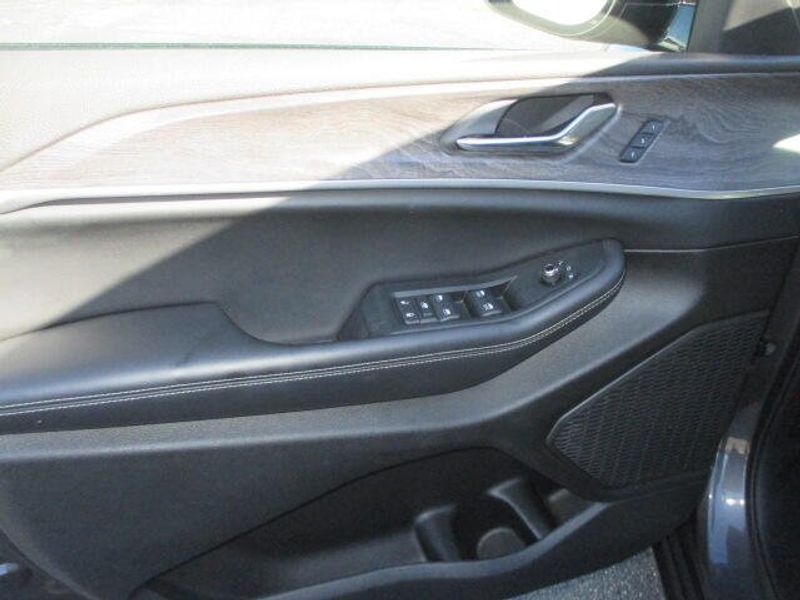Used 2024 Jeep Grand Cherokee L LimitedImage 16