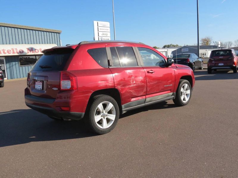 Used 2011 Jeep Compass Latitude 4x4 4dr SUVImage 2