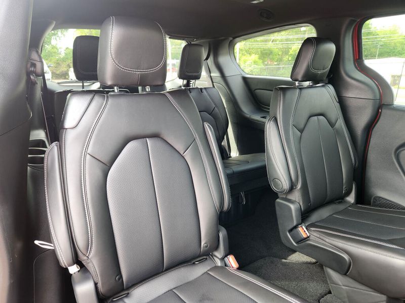 New 2027 Chrysler Pacifica Select