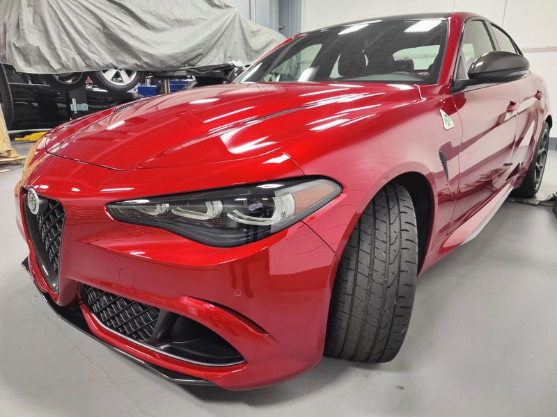 Used 2024 Alfa Romeo Giulia Quadrifoglio Carbon w/Activ Asst PlusImage 7