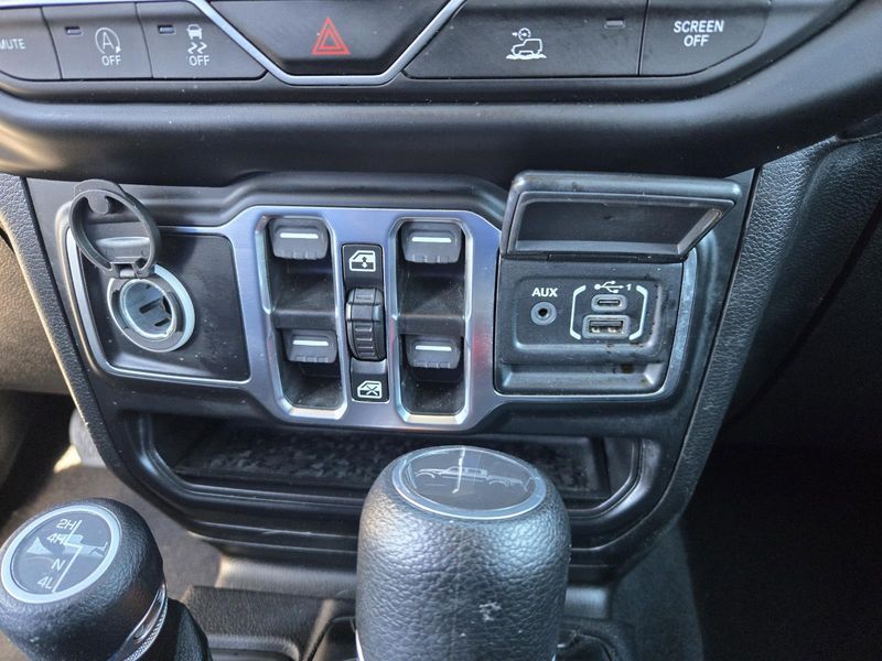 Used 2022 Jeep Gladiator Overland 4x4